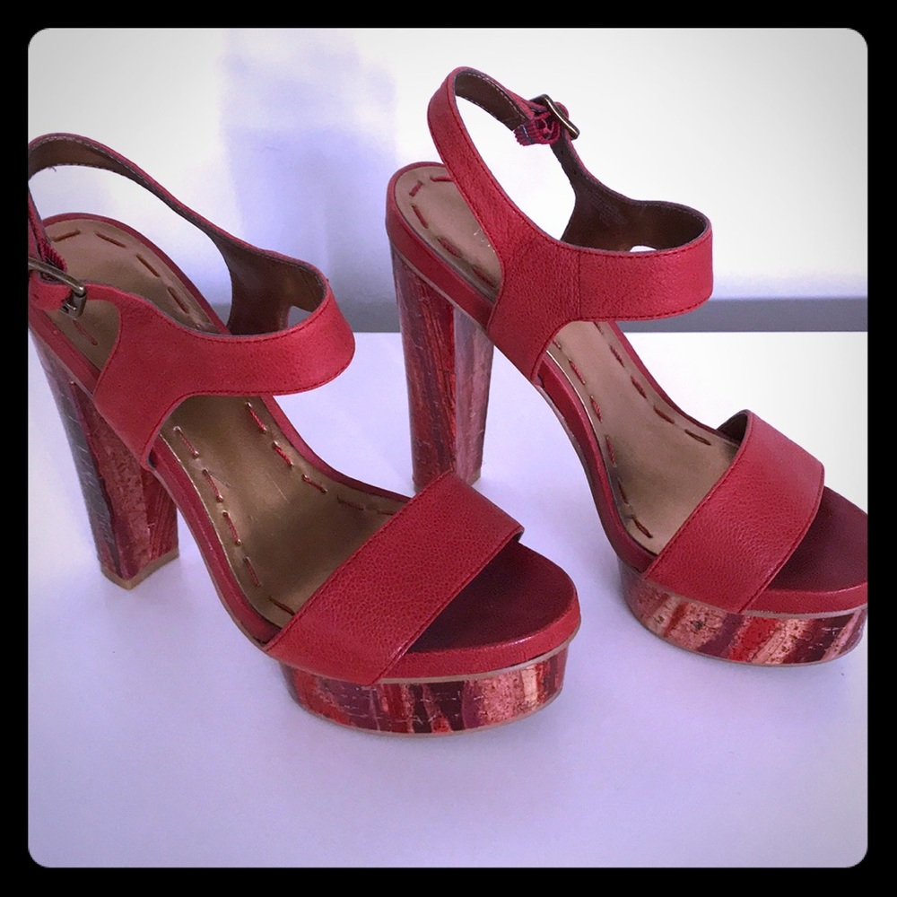 ⁉️$10 SALE Nine West Red leather Platform sandals